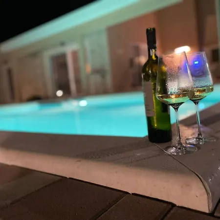 Villa Brand New Ultima With Pool