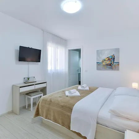 Villa Brand New Ultima With Pool *