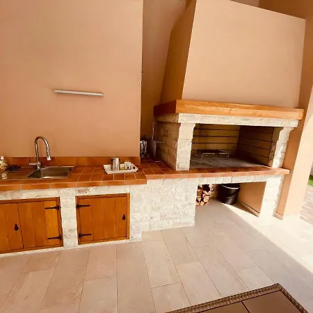 Villa Brand New Ultima With Pool *