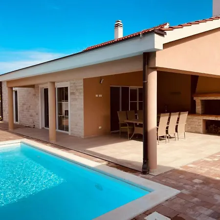 Villa Brand New Ultima With Pool